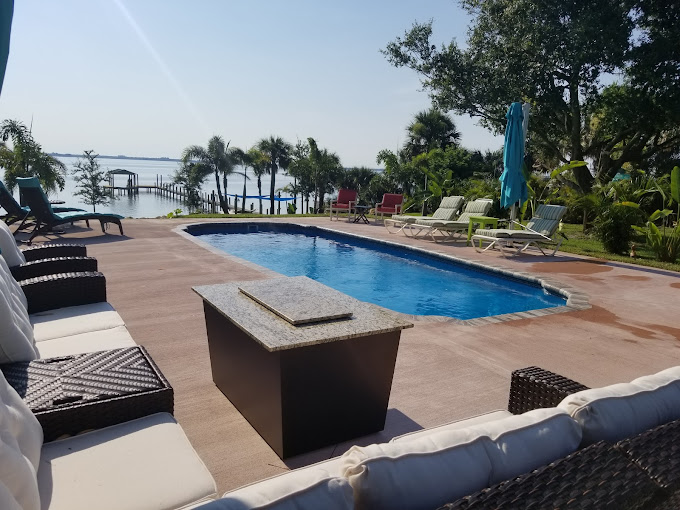 Pool Cleaning in Cocoa, F